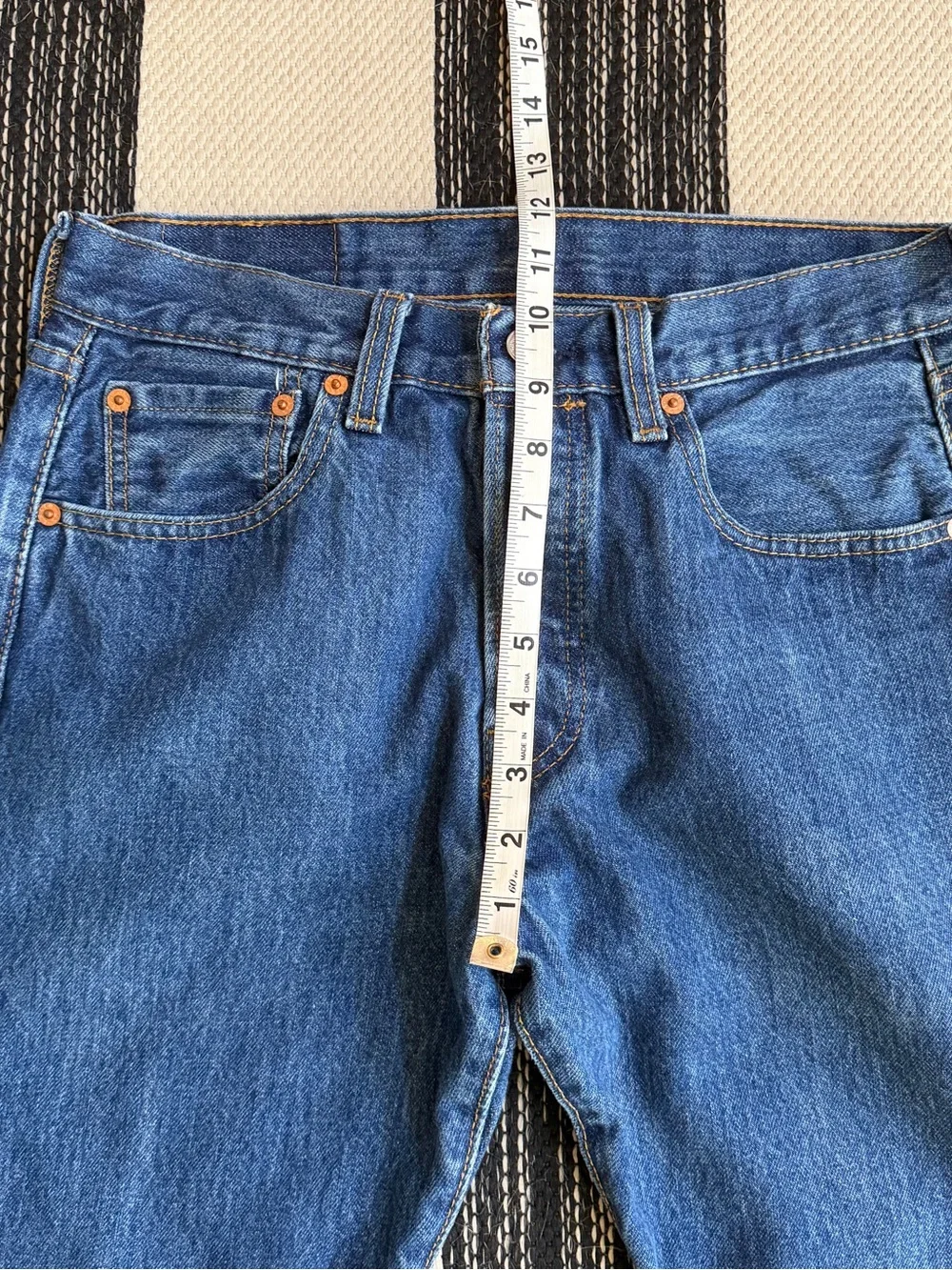 Levi's 501 Classic Men's Buttons Fly Straight Leg Blue Denim Jeans Size W30/L30